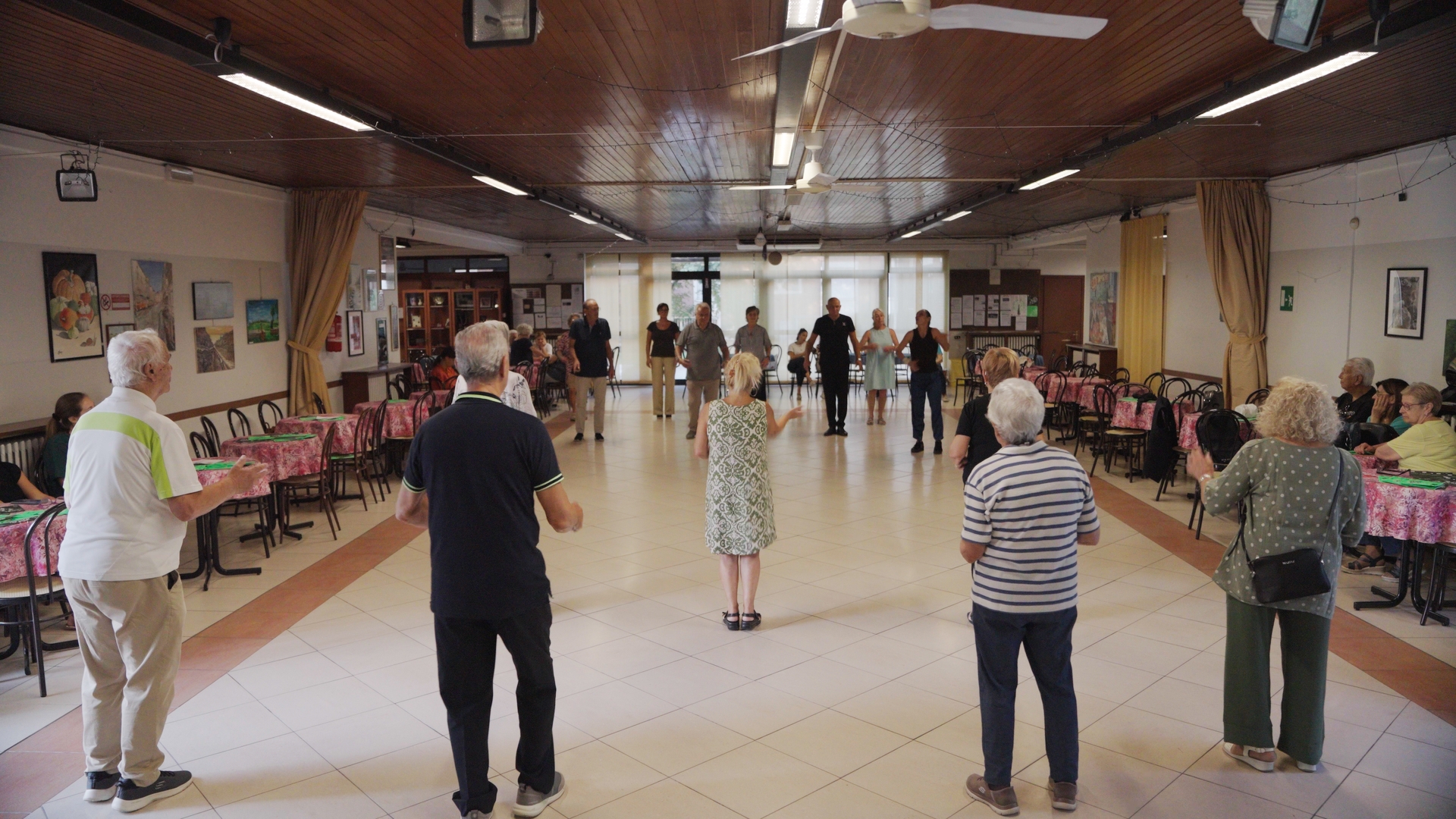 Still 2025-11-21 110418_1.6.1 Over Dance Milano è un progetto finanziato da Fondazione Cariplo nell’ambito del bando “Cultura Diffusa”, volto a sostenere un’offerta culturale, accessibile e condivisa per contribuire a promuovere il benessere e a migliorare la qualità in ogni contesto di vita.