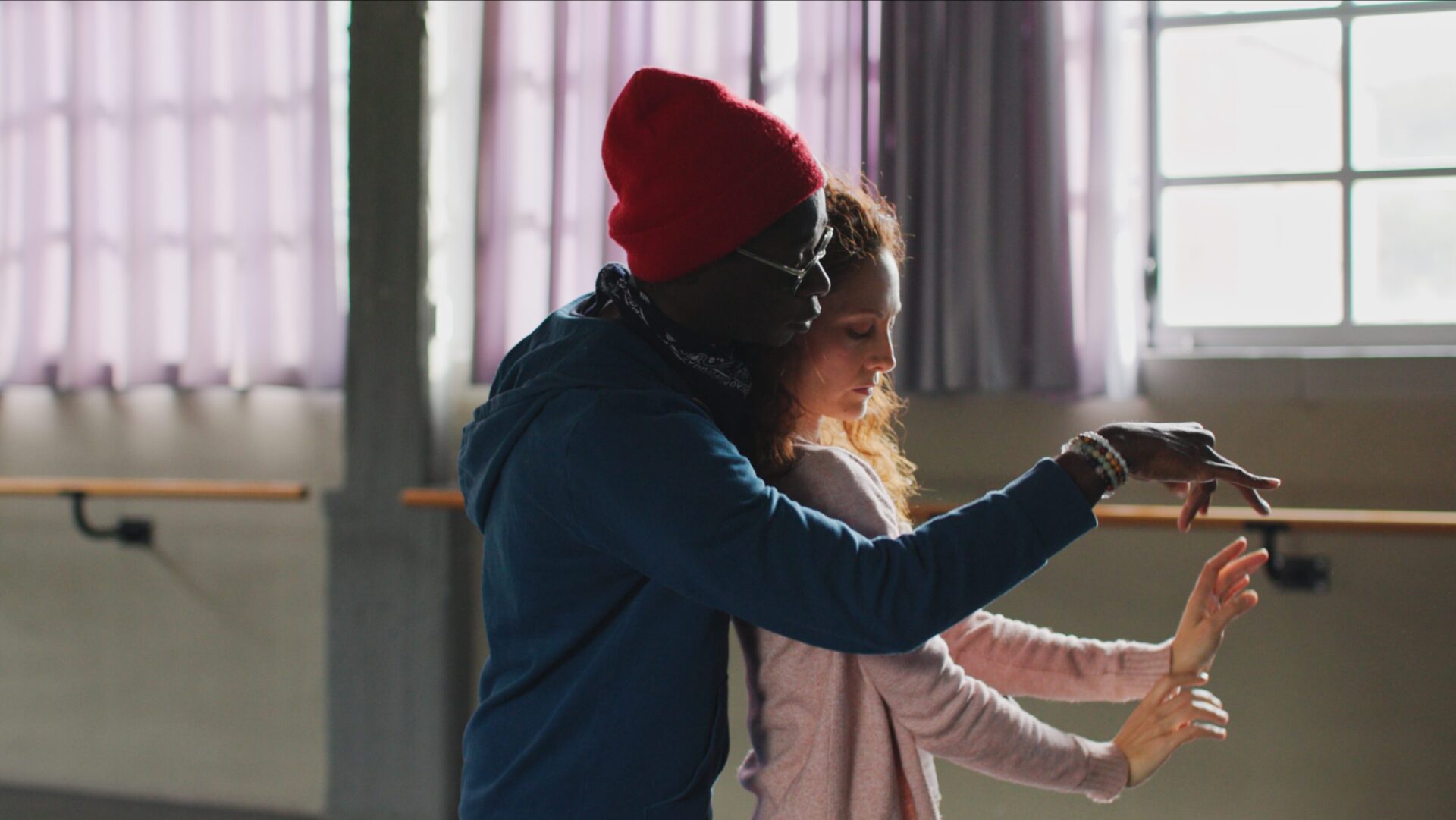 OVER DANCE MILANO Verso nuove pratiche di welfare culturale tra danza e longevità PERCORSO DI FORMAZIONE GRATUITO RIVOLTO AD OPERATORI SOCIALI, EDUCATORI, CARE GIVER, ARTISTI E FORMATORI IN AMBITO CULTURALE E PERFORMATIVO