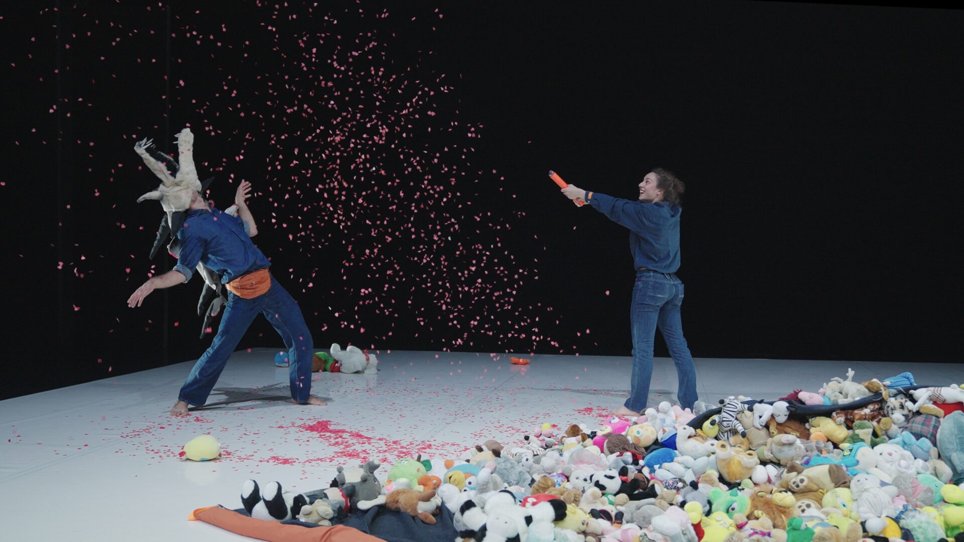Alla ricerca della Meraviglia. Un progetto del Centro Coreografico Nazionale Aterballetto. Coreografia di Francesco Marilungo. Foto di Valeria Civardi