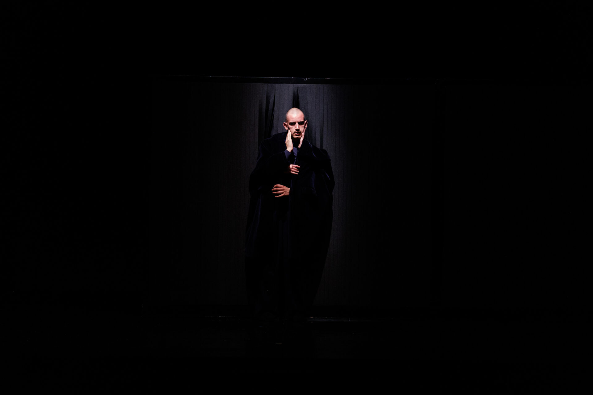 CCN/Aterballetto – Il mondo dei quasi – ph. Francesco Bondi