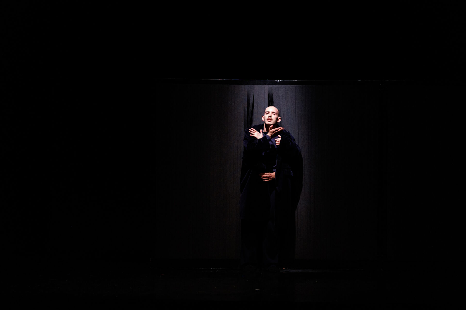 CCN/Aterballetto – Il mondo dei quasi – ph. Francesco Bondi