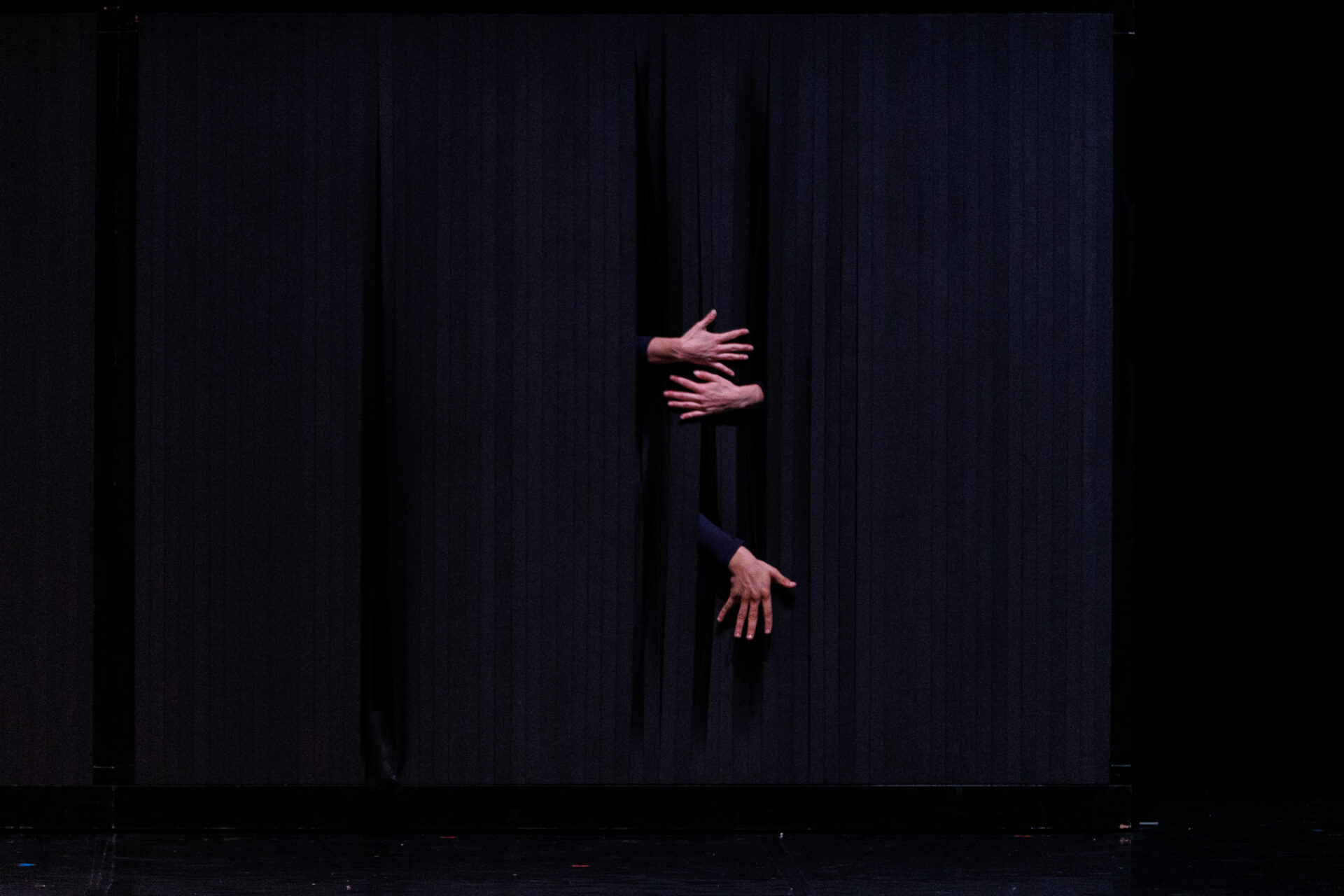 CCN/Aterballetto – Il mondo dei quasi – ph. Francesco Bondi